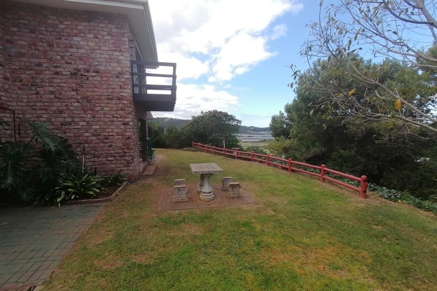 6 Bedroom Property for Sale in Bergsig Western Cape